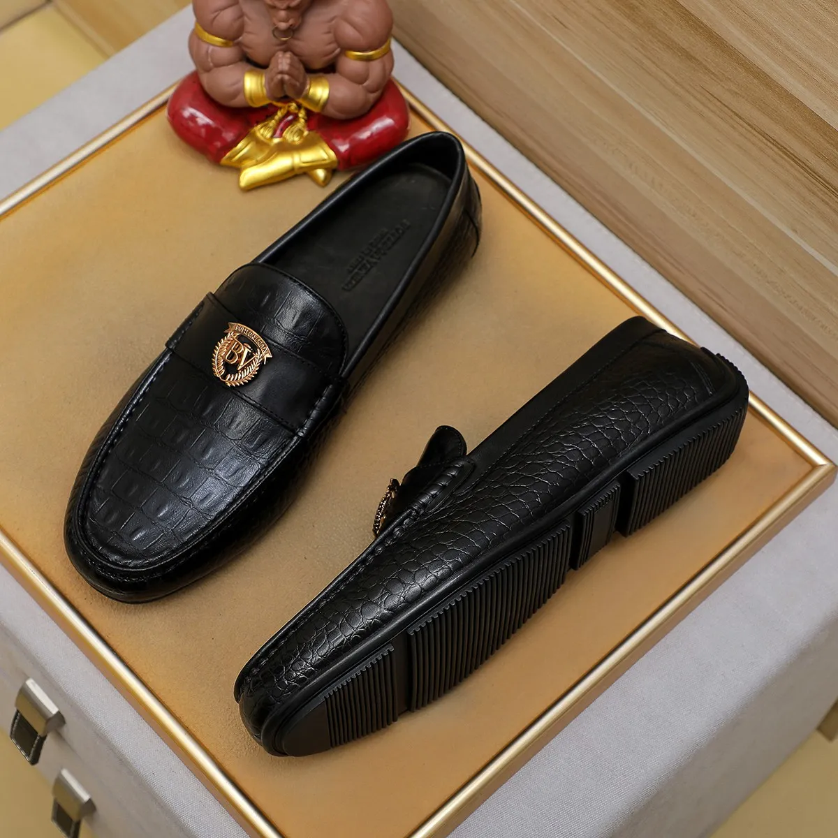 Men's men's shoes 💰440 [BV] 👟👟 Italian luxury brand Made with imported cowhide technology to highlight high-end men's taste of light luxury life [color] [color] Masters with ten years of manual experience create classic weaving 🌴 The inner top layer 🐮 lining 💯😘 The top quality inherits the brand craftsmanship! Color, code number 39-44 (38.45. Can be customized)